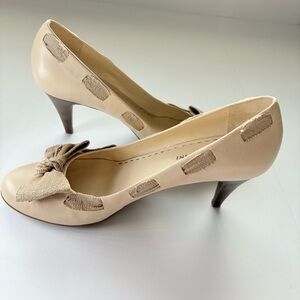 Gianni Bini Betsy 3” Cone Heel Cream Leather Upper W/ Bow Detail on Vamp Sz10